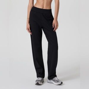 Vuori Halo Straight Leg Trouser - solid black medium NWT
